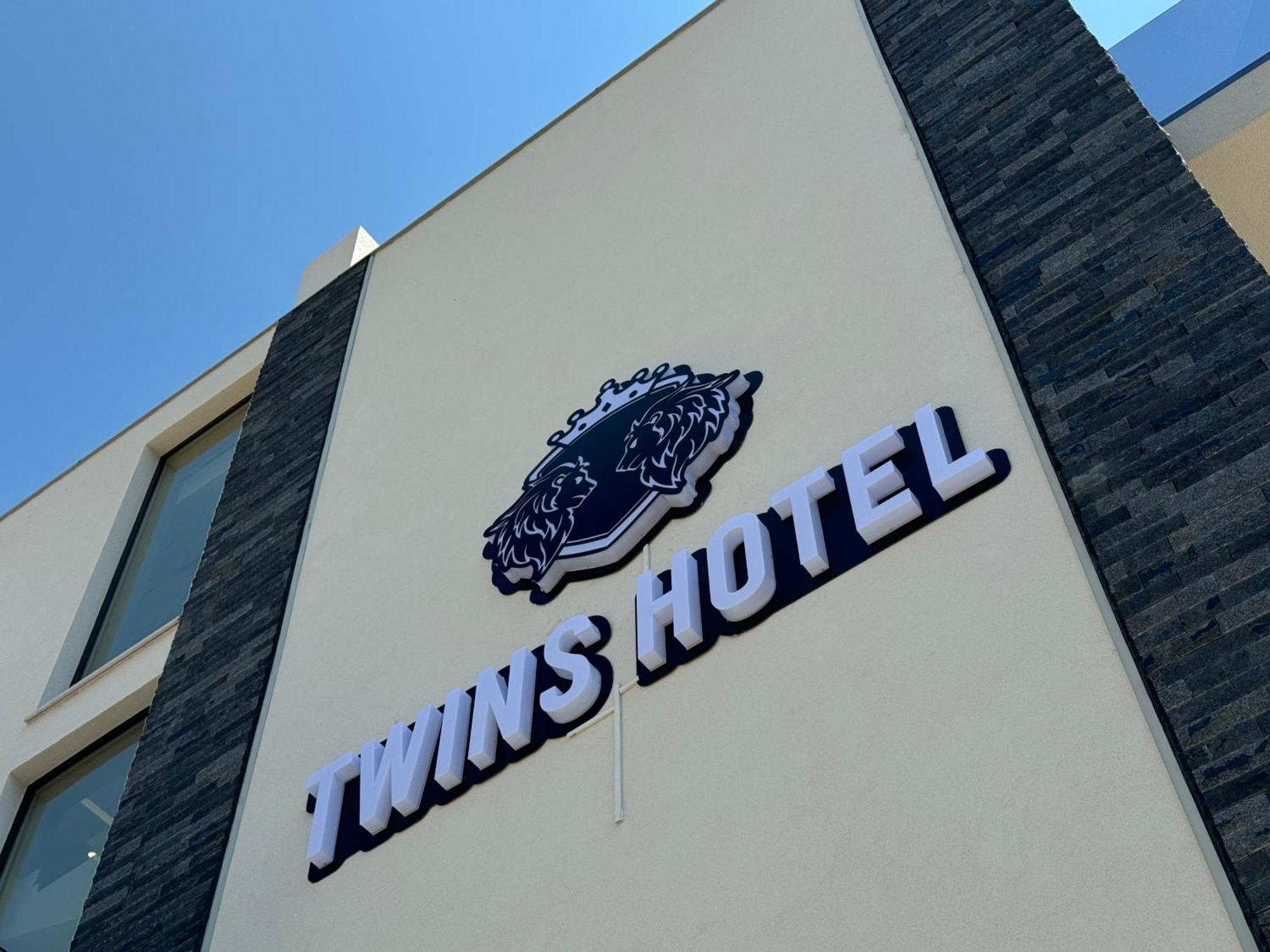 Twins Hotel Vlorë Exteriör bild